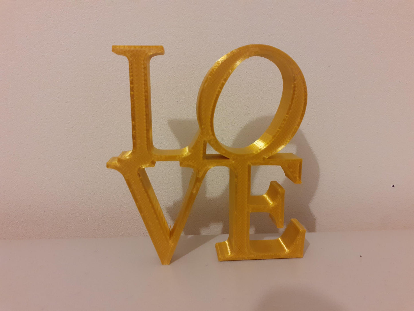 Décoration "LOVE" en 3D – Lettrage Élégant