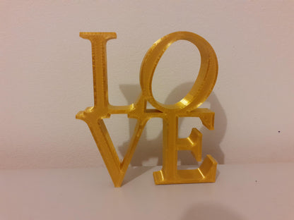 Décoration "LOVE" en 3D – Lettrage Élégant