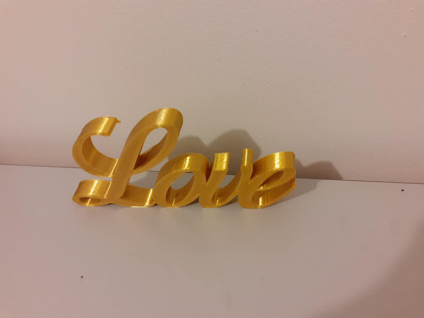 Décoration "LOVE" en 3D – Lettrage Élégant