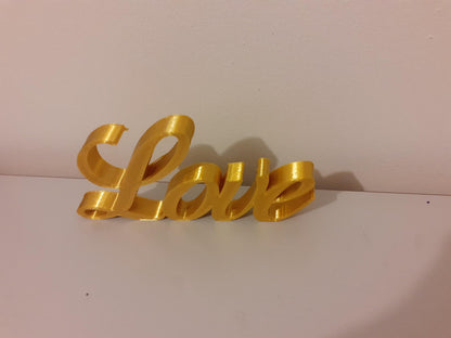 Décoration "LOVE" en 3D – Lettrage Élégant