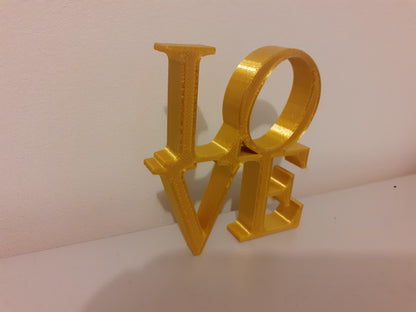Décoration "LOVE" en 3D – Lettrage Élégant