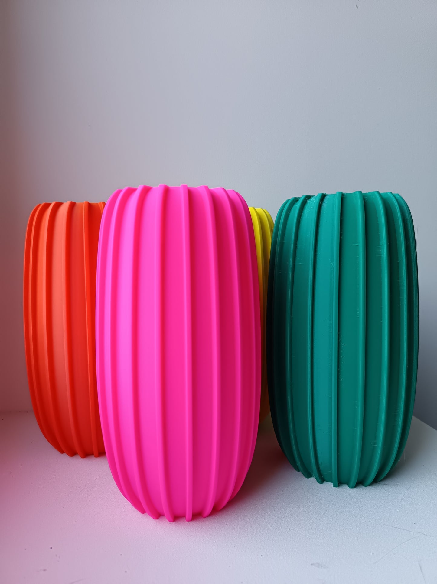 Vase droit à rainures pour fleurs fraîches et séchées