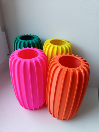 Vase droit à rainures pour fleurs fraîches et séchées