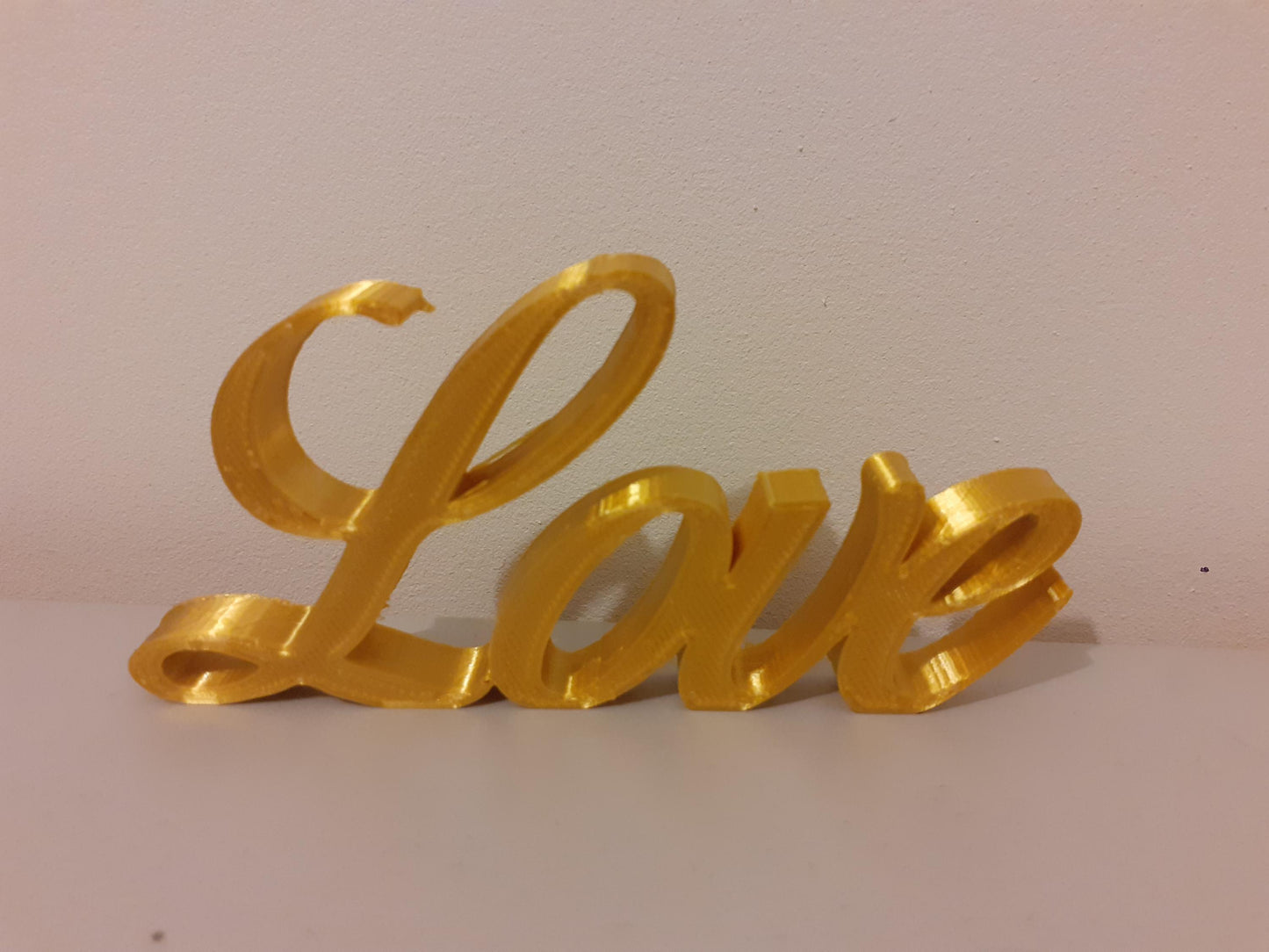 Décoration "LOVE" en 3D – Lettrage Élégant